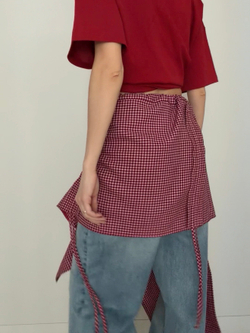 Баска-фартук с кулисками из малиновой шерсти