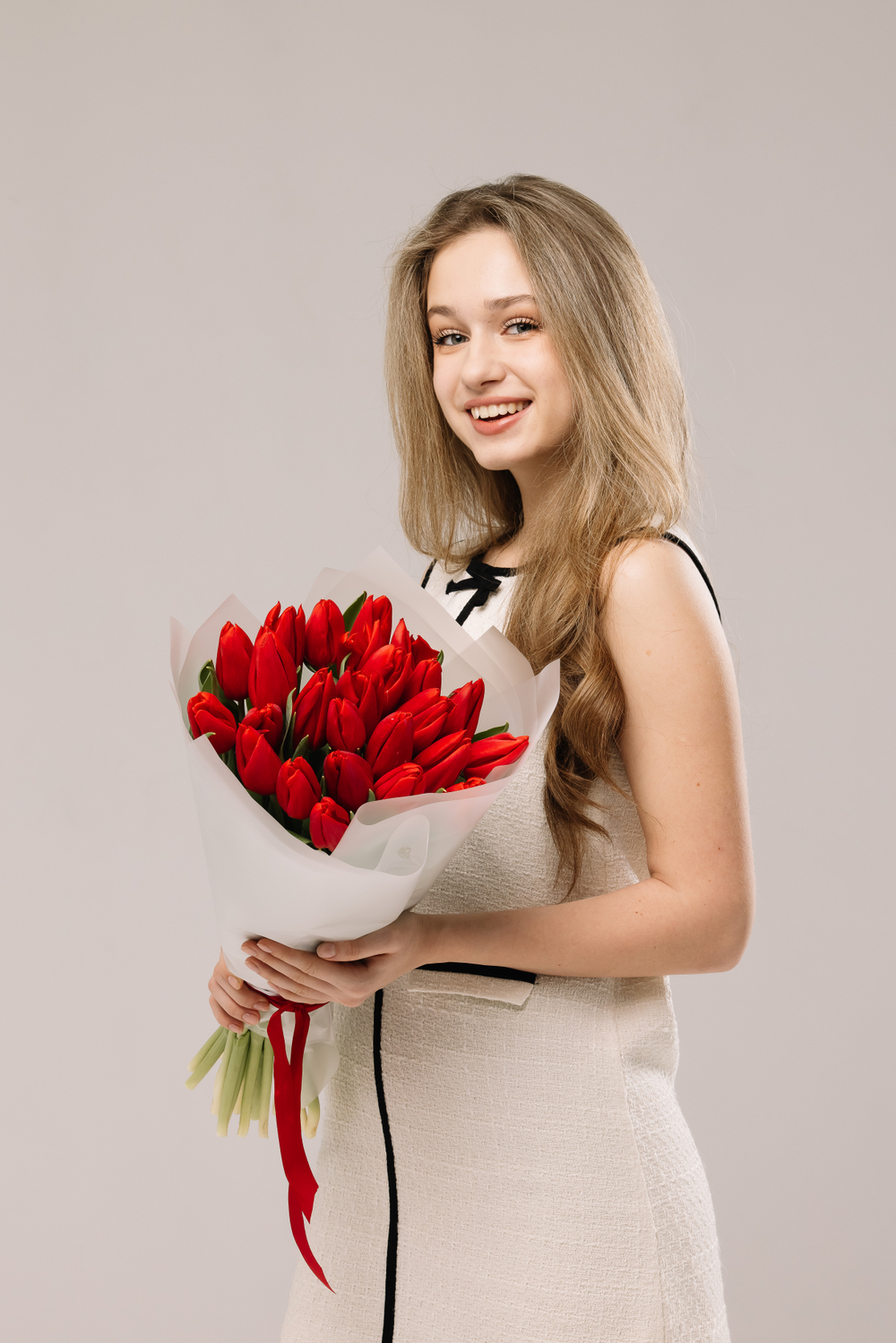 Моно-букет 25 алых тюльпанов