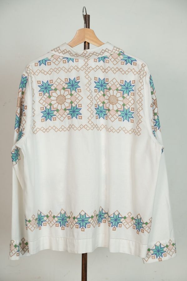 Рубашка Украшенная Повторяющимся Узором / Repeating Pattern Long Sleeve белая - фото 10