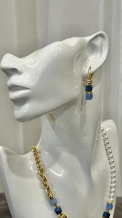 Серьги из голубых и синих кубиков Swarovski с гематитом и кристаллами, оттенок золото