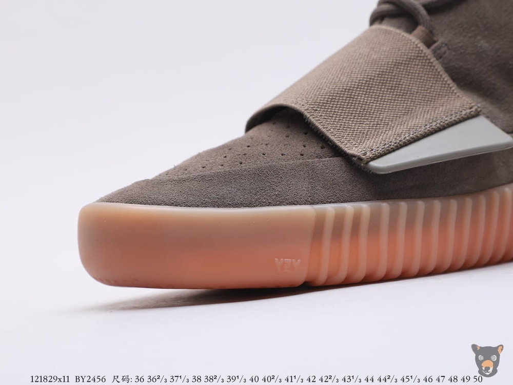 Кроссовки Yeezy Boost 750 "Light Brown Gum"