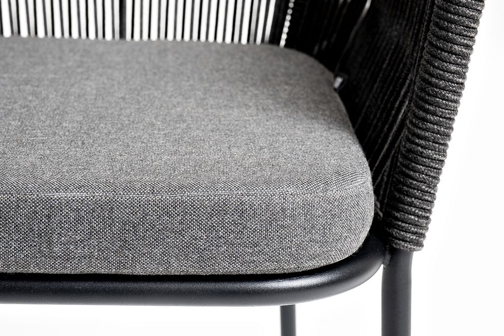 "Лион" стул плетеный из роупа, каркас алюминий темно-серый (RAL7024) муар, роуп темно-серый круглый, ткань темно-серая 027