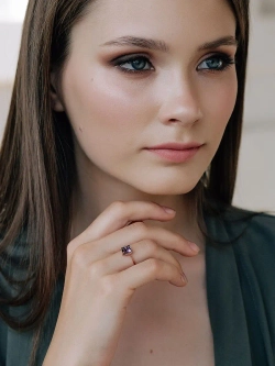 Кольцо Миражи тонкое с фиолетовым кристаллом Swarovski