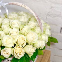 Корзина из 51 белой розы