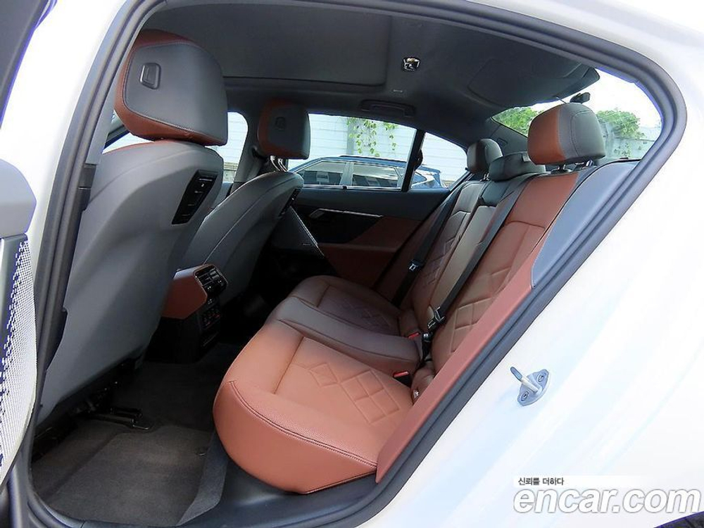 BMW 5 Series (G60) 530i xDrive (12.2023)