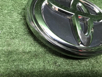 Эмблема решетки радиатора Toyota Fortuner 2 15-нв