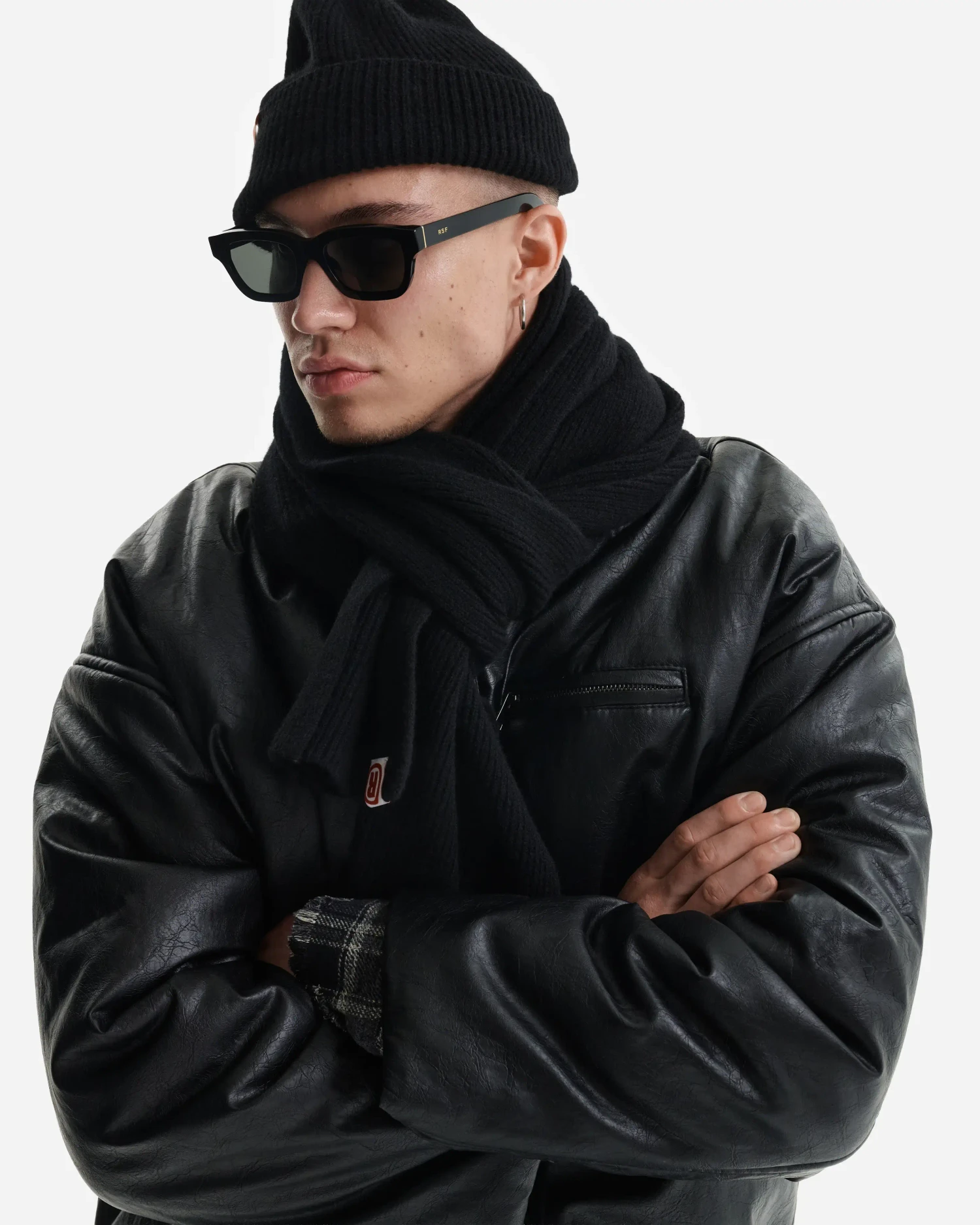 Шапка бини из шерсти мериноса черная