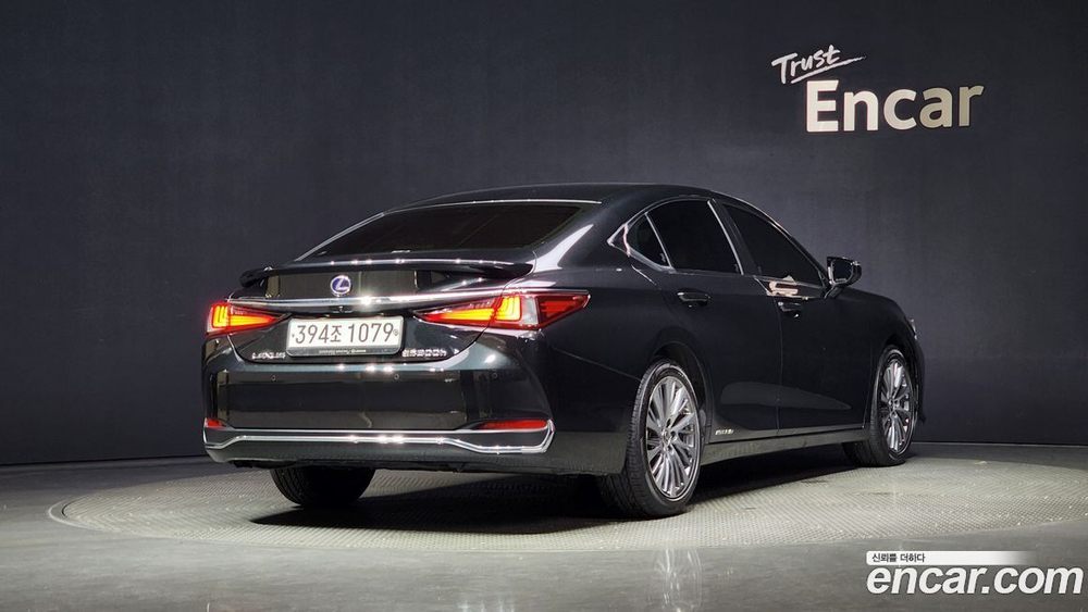 Lexus ES300h 7 Generation Luxury (02.2020)