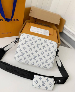 Сумка-мессенжер Louis Vuitton