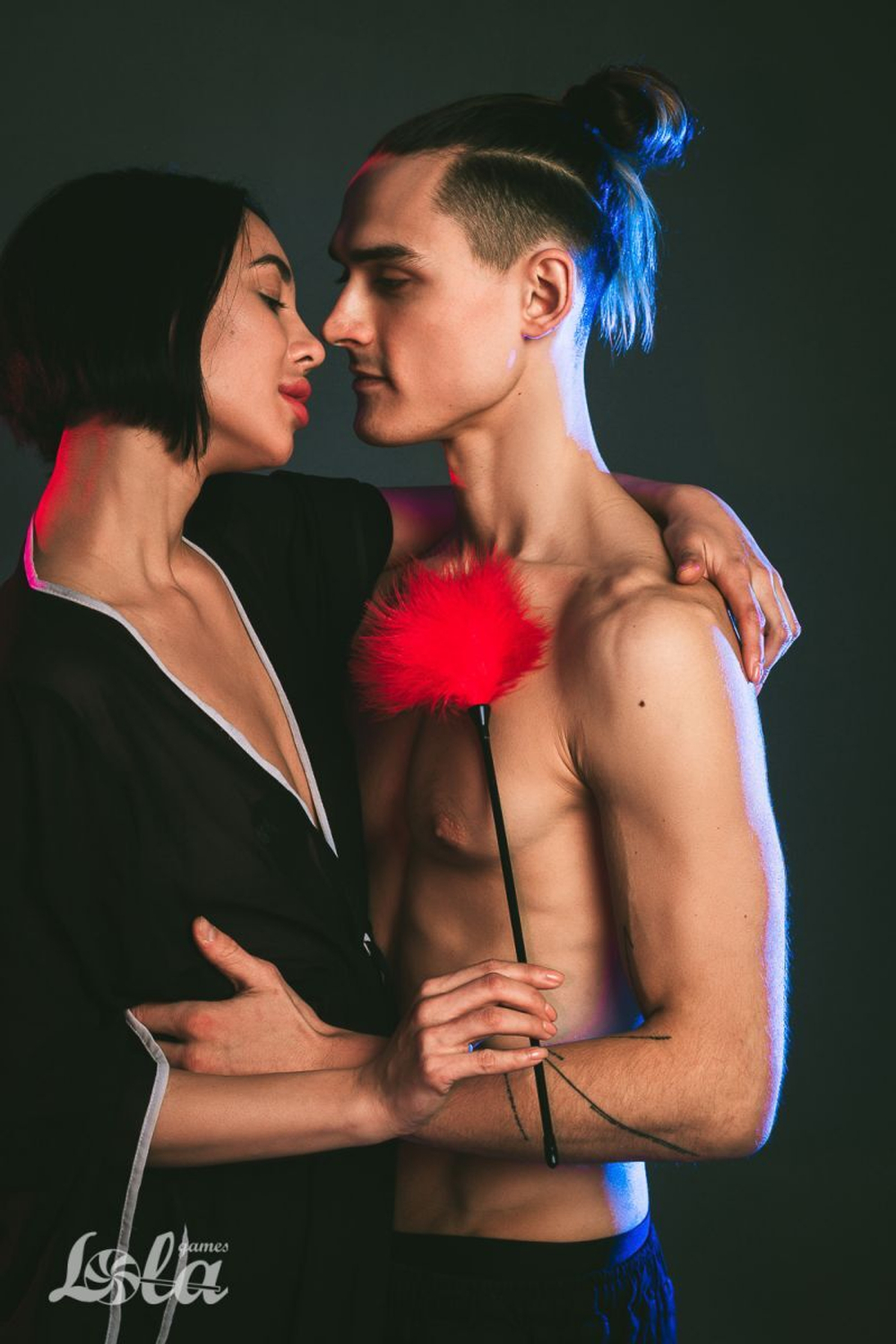 Красный пуховый тиклер Nightfall - 41 см.