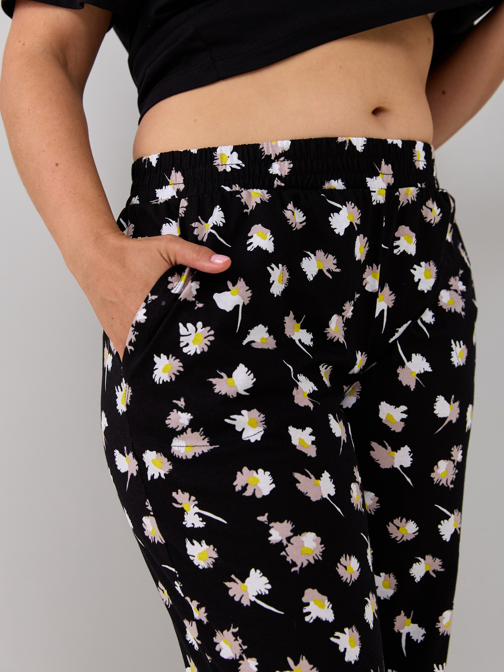 Пижама с брюками КБк-193П/черный-ромашки
