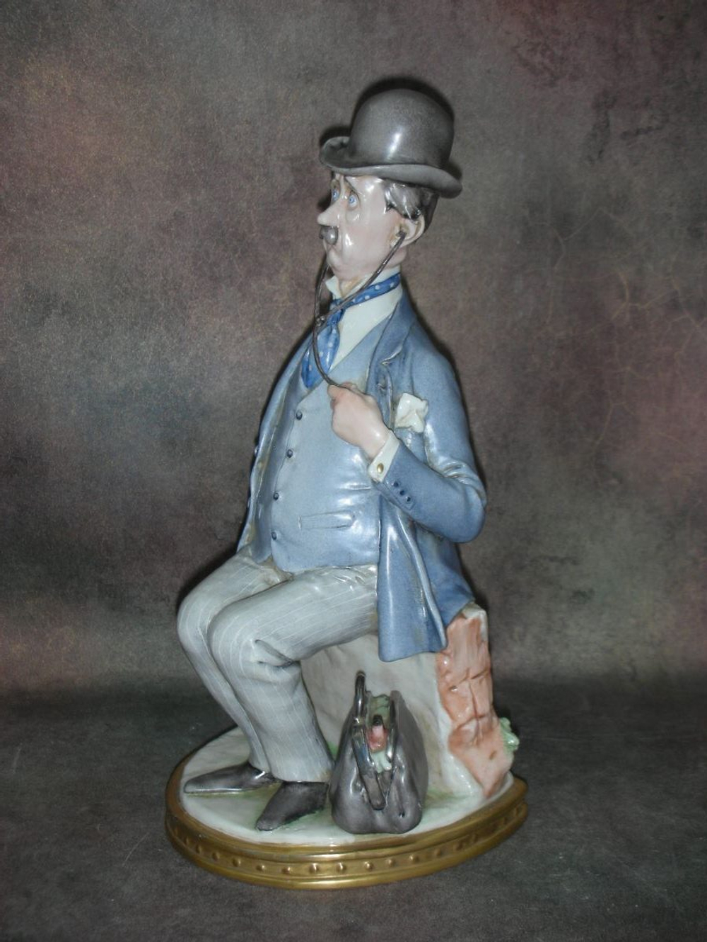 Статуэтка. Фарфор. Доктор. Capodimonte. Италия