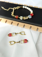 Серьги из красных и прозрачных кубиков Swarovski с кристаллами, оттенок золото