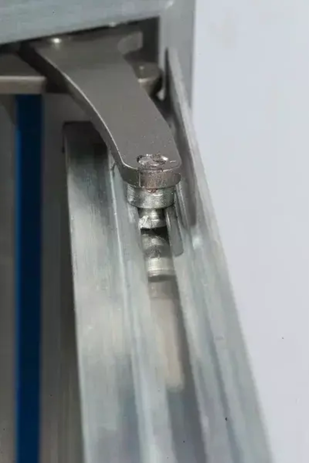 Люк Визионер "Фурор" 400х400 нажимной под плитку