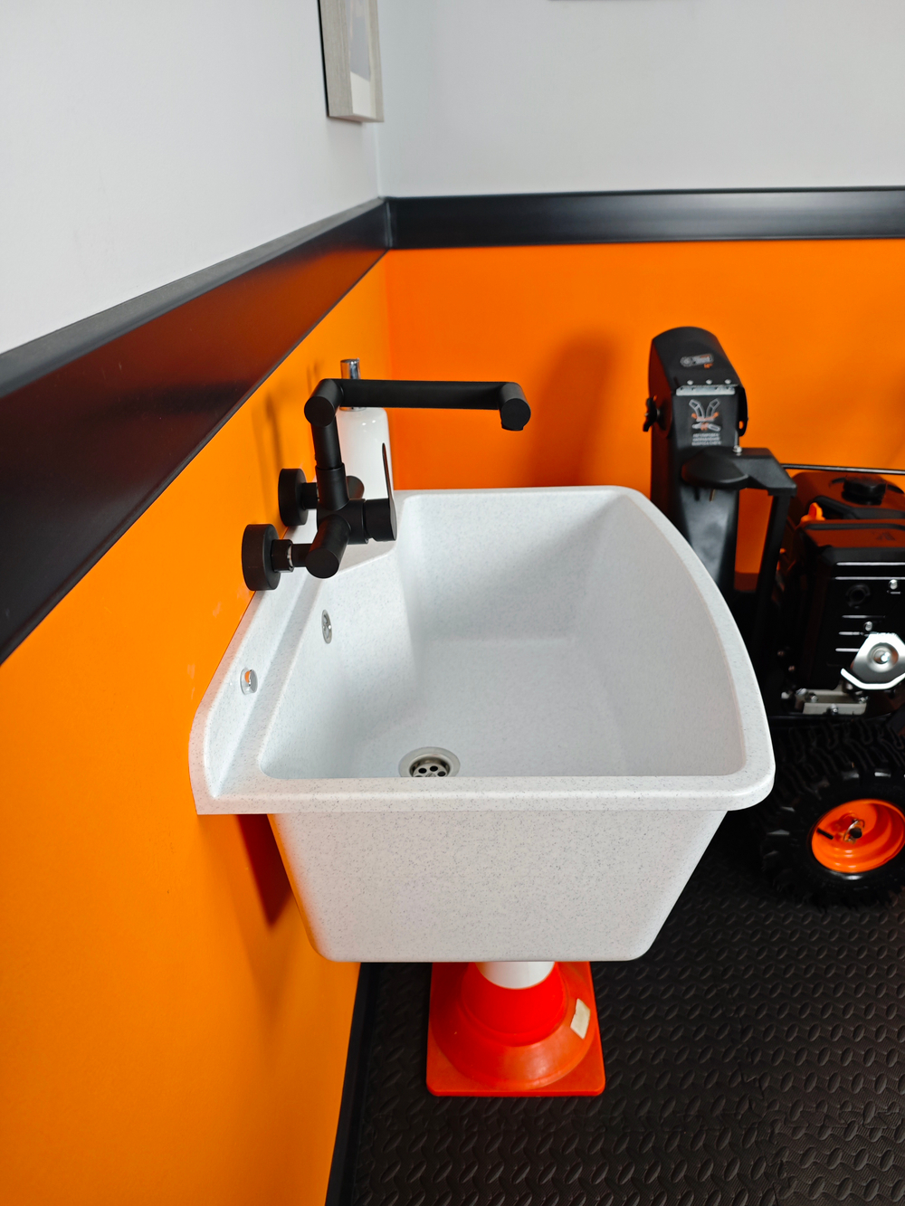 Пластиковая техническая раковина MAXIMUS WHITE