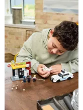 Конструктор Marvel 76311 Майлз Моралес против Пятна