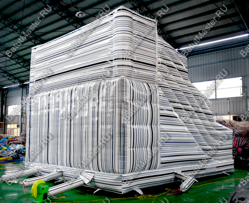 Надувная игра "Прыжок со скалы"