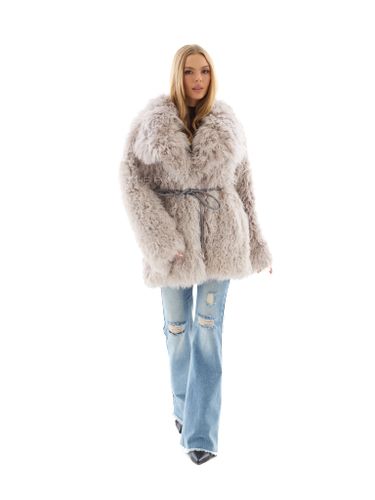 Бежевая шуба из овчины калган