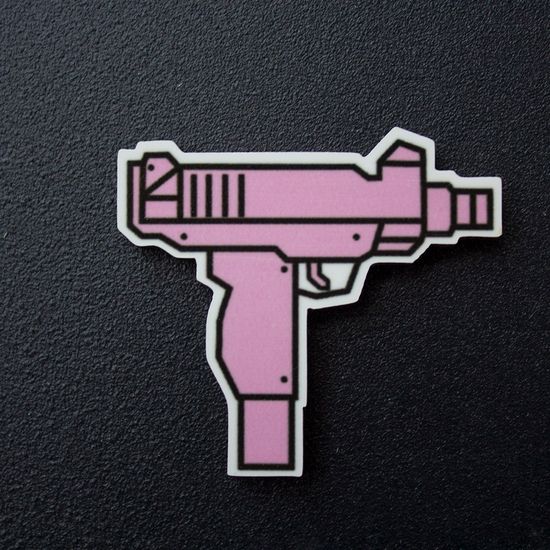 Значок деревянный (брошь)  Pink Uzi (Узи). Fire Pin