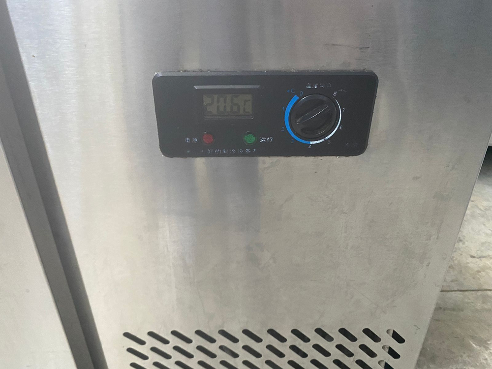 Стол холодильный с бортом