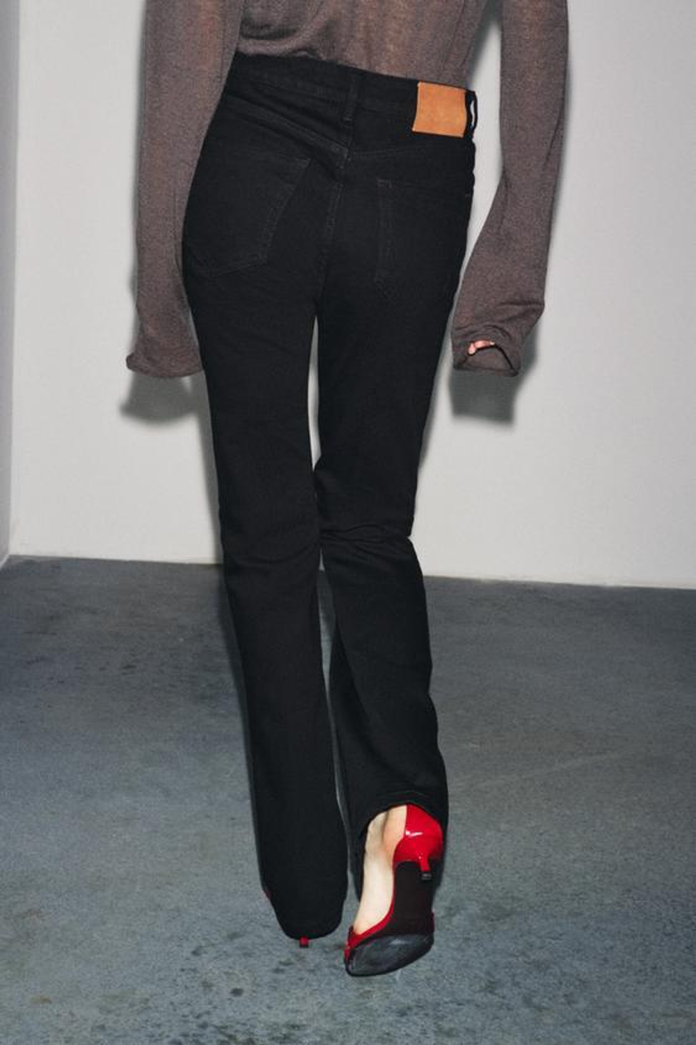 ZARA ДЖИНСЫ BOOTCUT С ВЫСОКОЙ ПОСАДКОЙ — ZW COLLECTION, ЧЕРНЫЙ