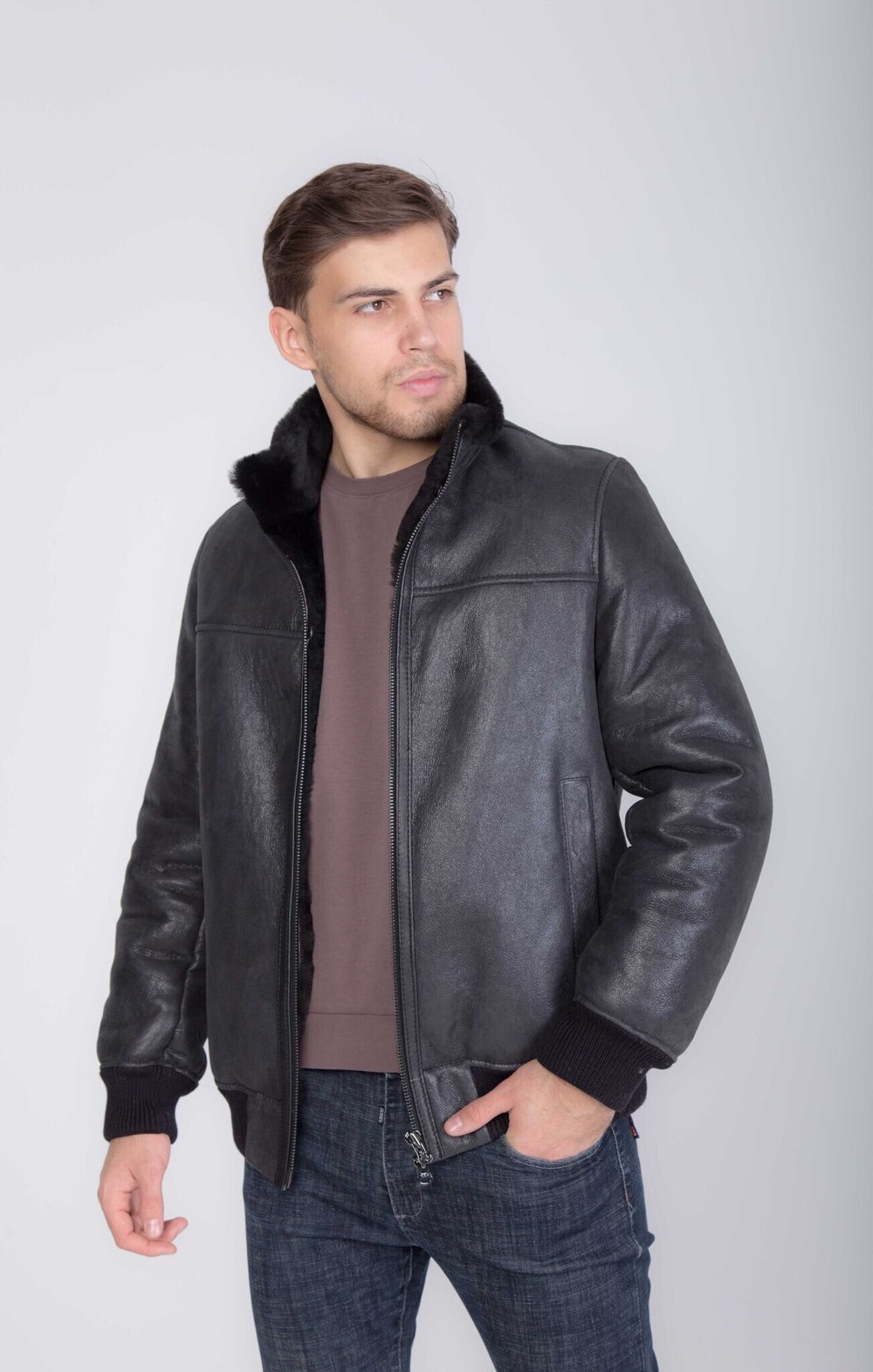 короткая мужская дубленка из овчины с мехом