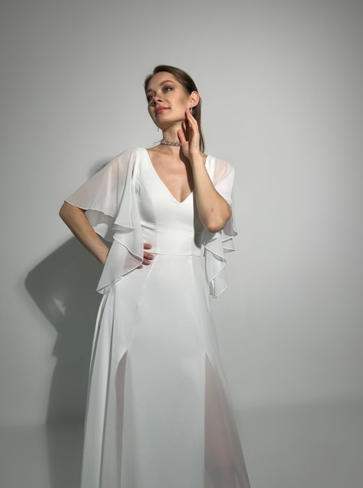 Свадебное нарядное платье из воздушного шифона с разрезами (молочный)