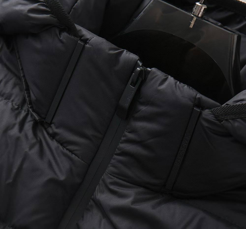 Безрукавка Moncler
