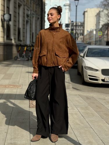 Коричневый бомбер из эко-замши