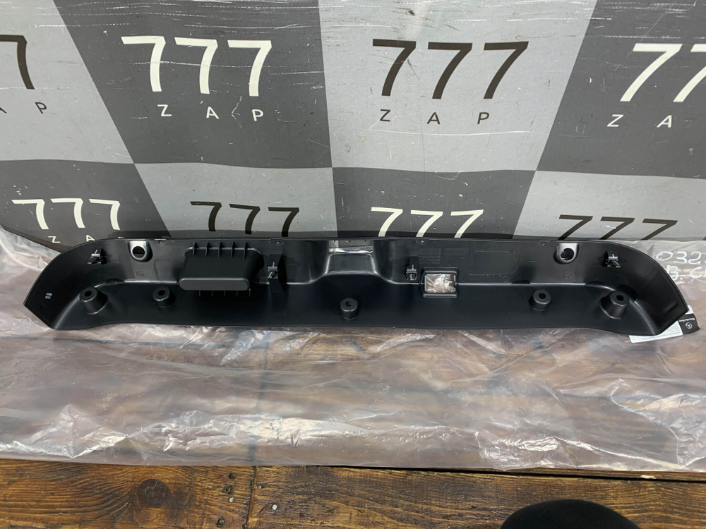 Обшивка крышки багажника Mercedes CLA (C118) 19-нв Б/У Оригинал A1187500000