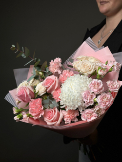 Сборный букет «Элегантный баланс»