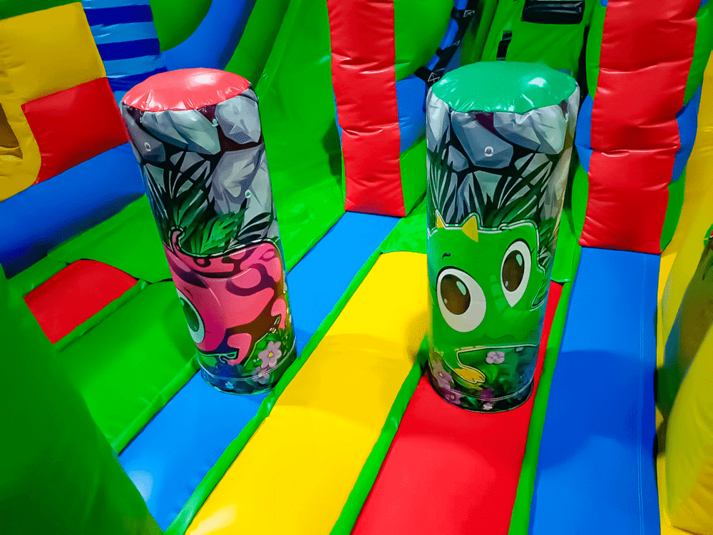 Коммерческий надувной батут «Звериный мир 2» с горкой и аркой, 6*5*4.2 м