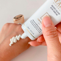 d'Alba Moist Glow Sun Serum White Truffle&Collagen Sun Screen SPF50+ PA++++ Санскрин с трюфелем