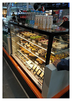 Витрина кондитерская ENTECO MASTER СУЛА ПРЕМИУМ 130 (встроенный агрегат) с боковинами черная