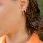 Серьги-пусеты мини бабочки с вишневым янтарем