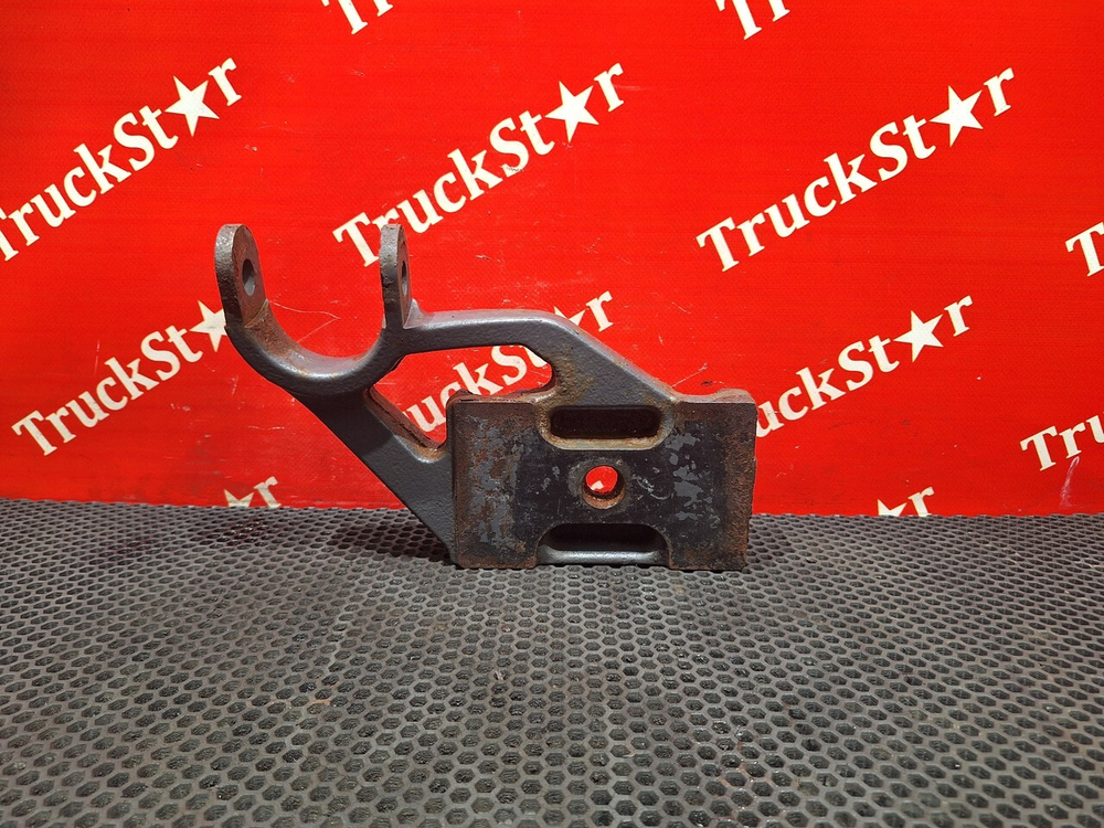 Кронштейн амортизатора переднего левого