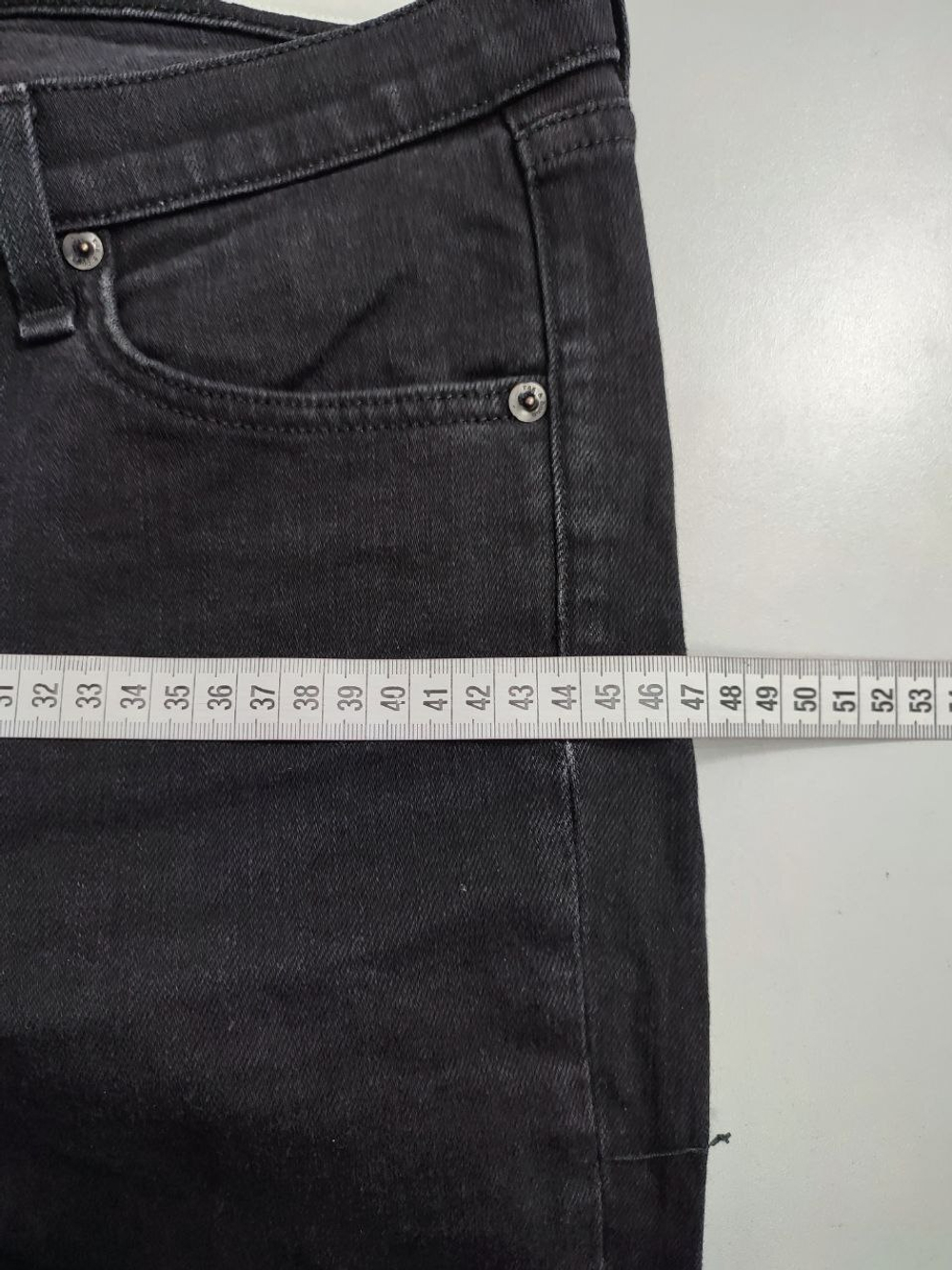 Джинсы темные 46 размер