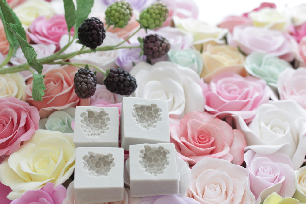 Молд силиконовый - вайнер Ежевика 2 ягоды