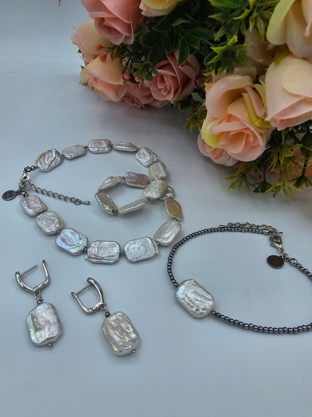 Комплект украшений авторский из культивируемого жемчуга "Принцесса! НЕТ! Королевна!". Колье и серьги.