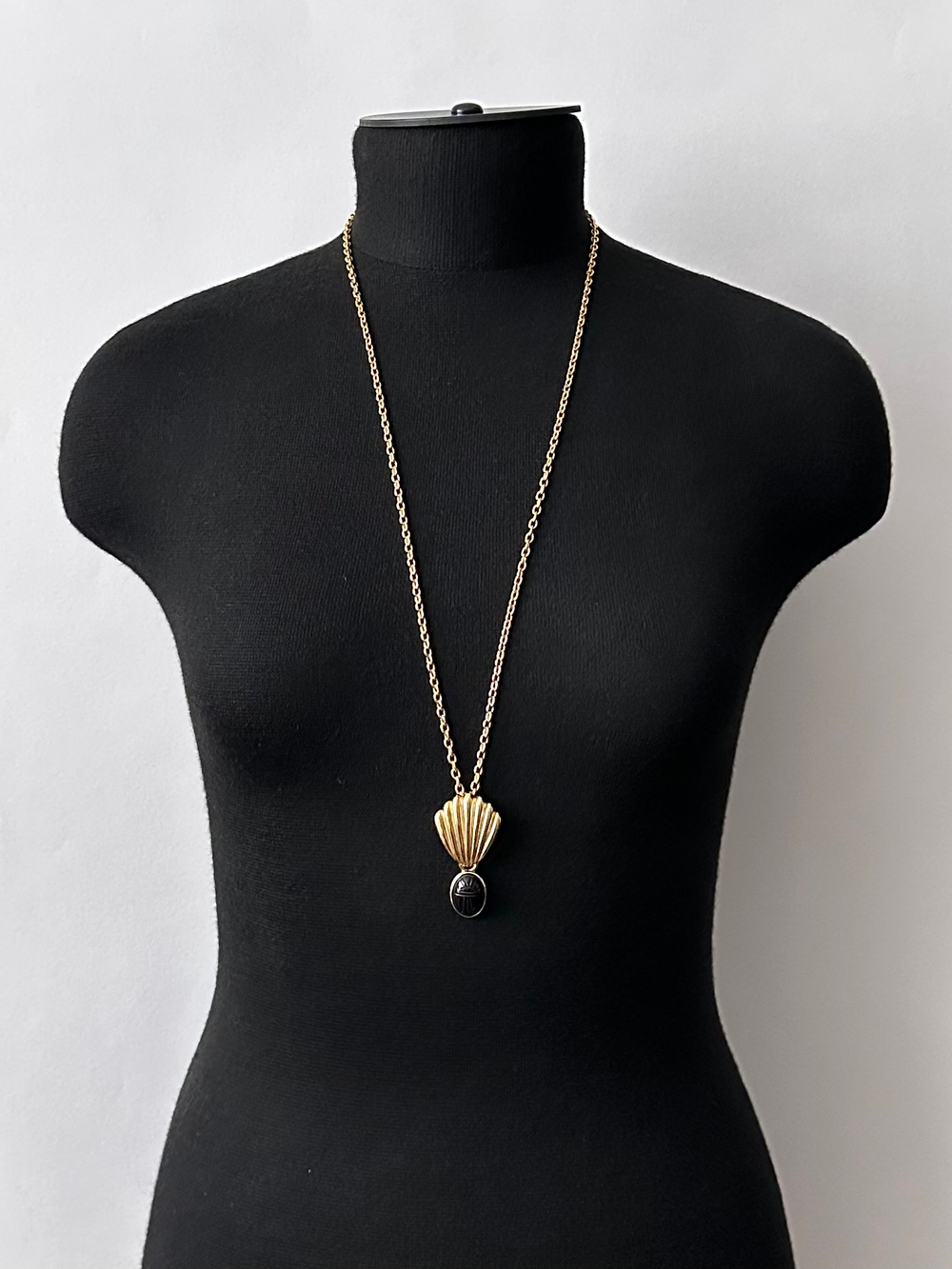 Кулон-трансформер со скарабеем