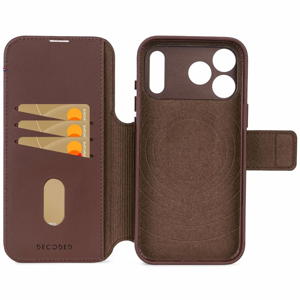 Чехол Decoded с картхолдером Leather Detachable Wallet для iPhone 17 Pro шоколадный