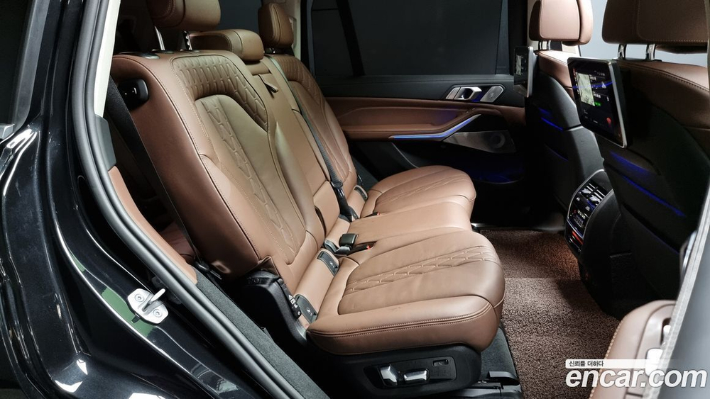 BMW X7 (G07) xDrive 40i Design Pure Excellence 7-и местный (07.2021)