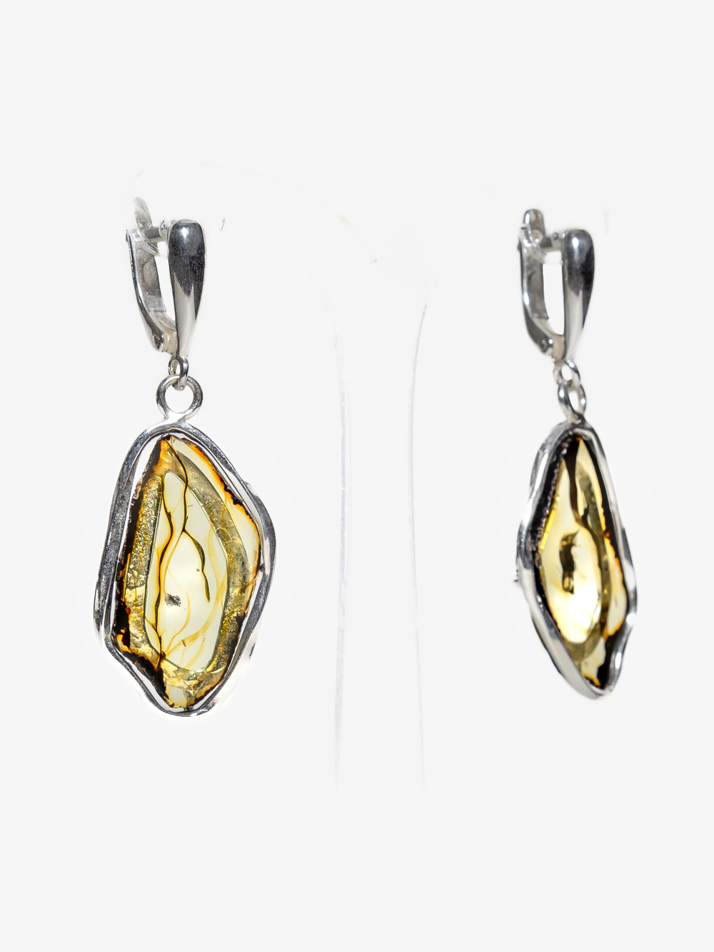 Уникальный комплект из серебра с цельным Калининградским янтарем, серебро 925 пробы