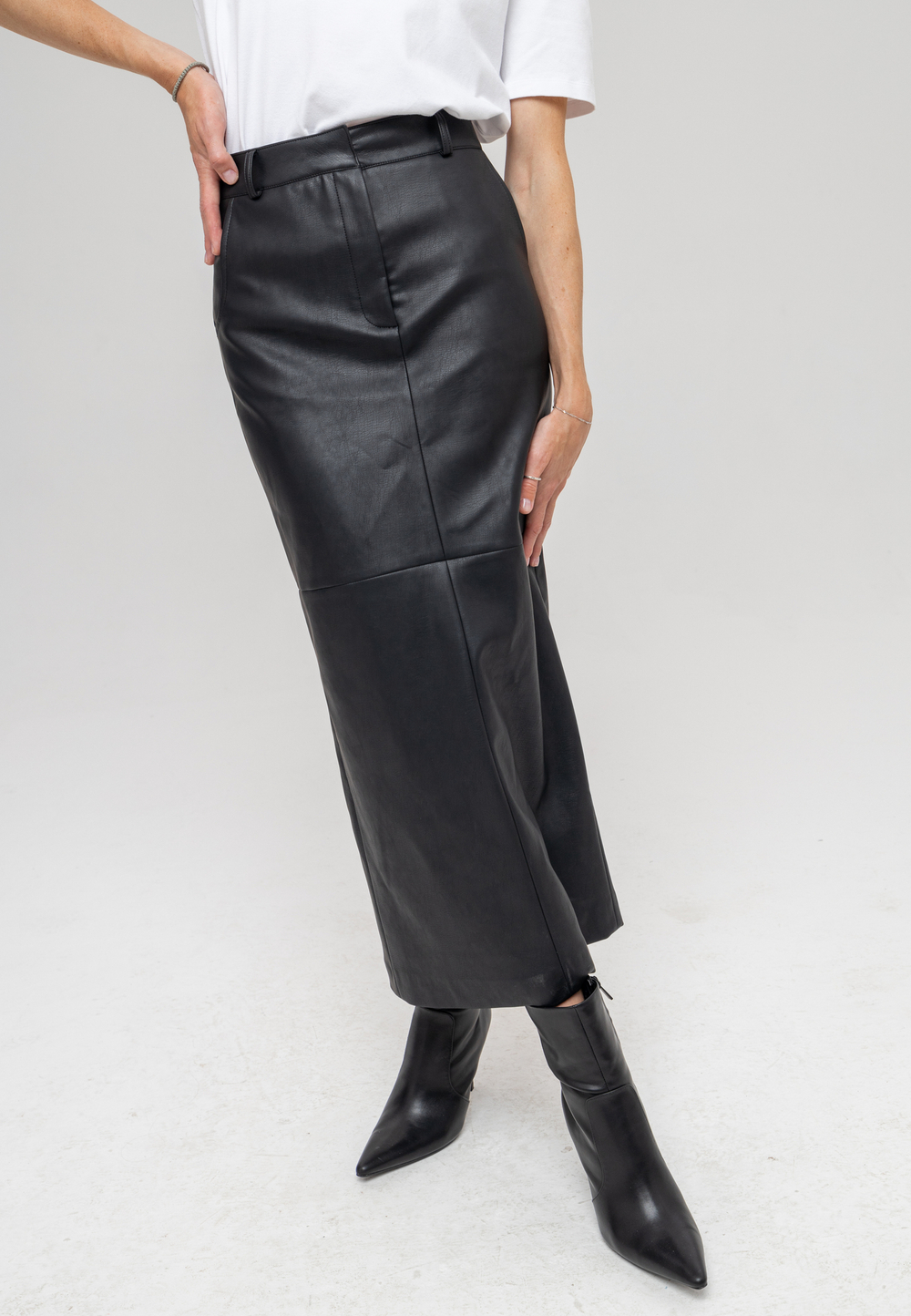 Юбка миди из экокожи черная