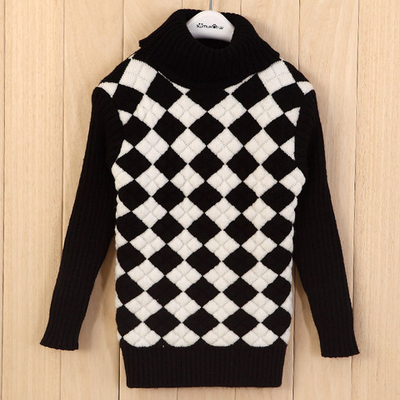 Свитер детский с высоким воротником и рисунком "ромбы"