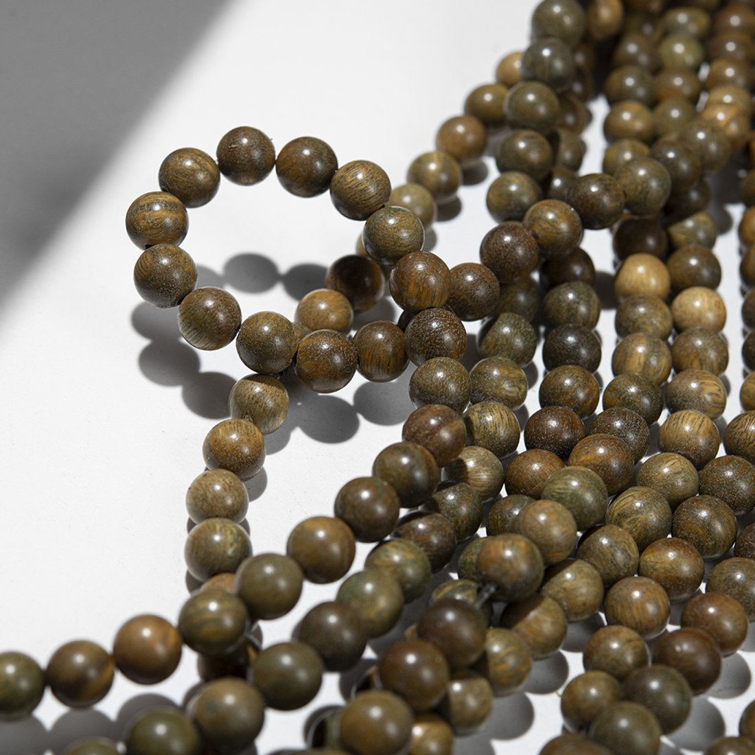 Сандал зеленый, бусины в форме шара, 8,1мм