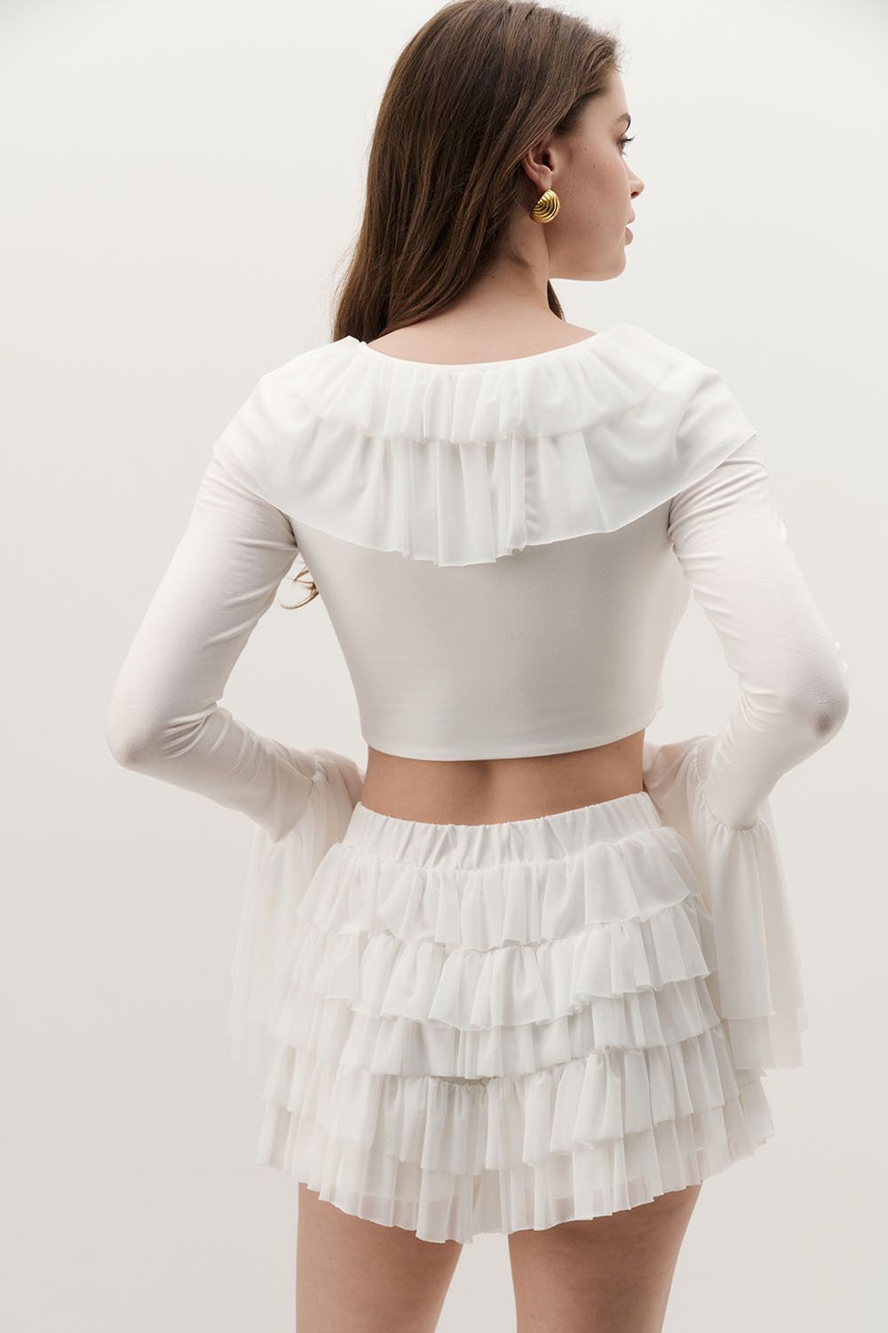 Шорты с оборками из сетки кремового цвета