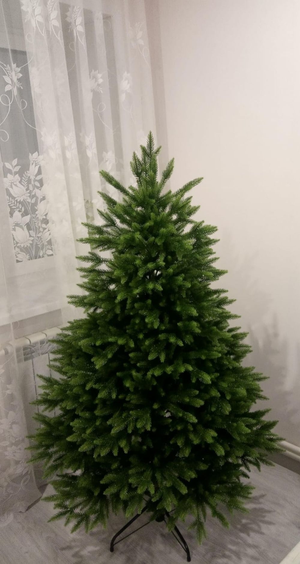 Елка с гирляндой встроенной «Юлия» (Литая хвоя) 150 см / 1,5 м