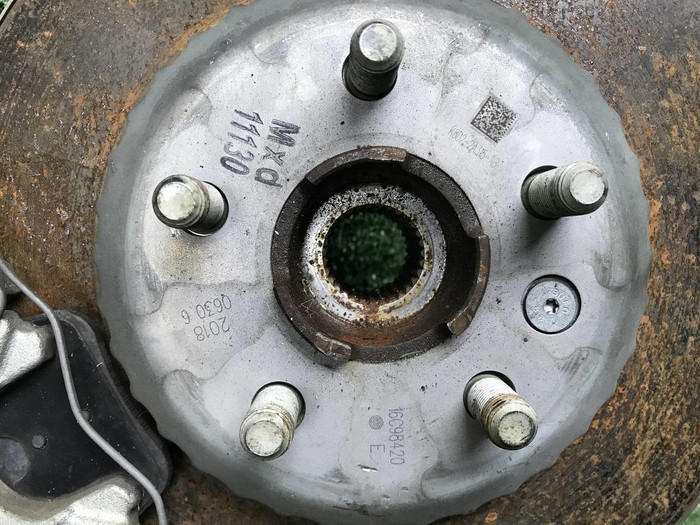 Суппорт тормозной задний LR Discovery Sport 19-нв