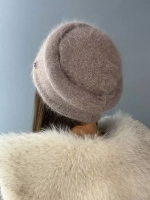 Шапка зимняя вязаная из ангоры тёплая объёмная с брошью